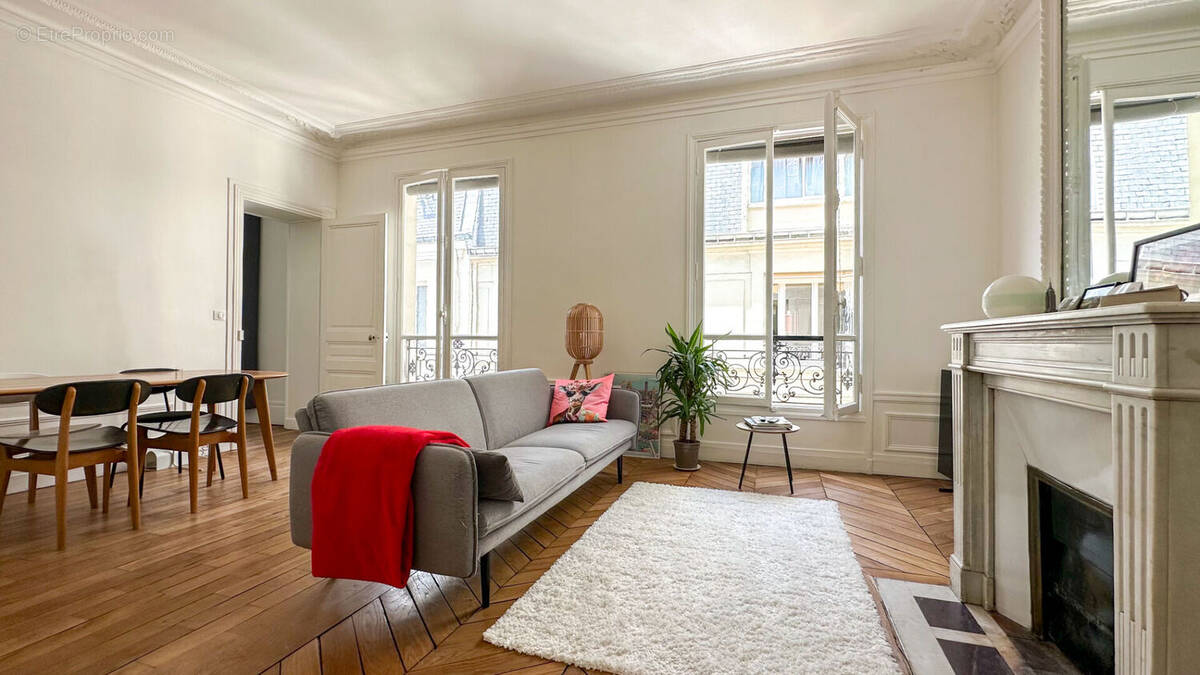 Appartement à PARIS-8E