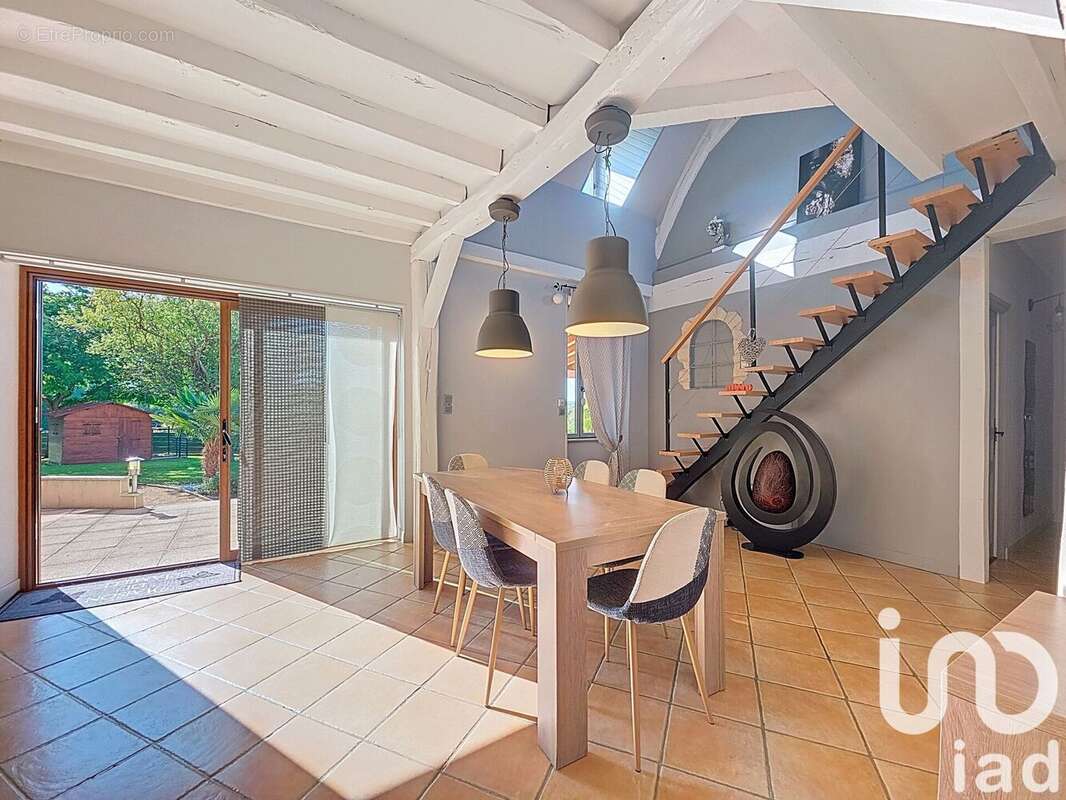 Photo 3 - Maison à BESSON