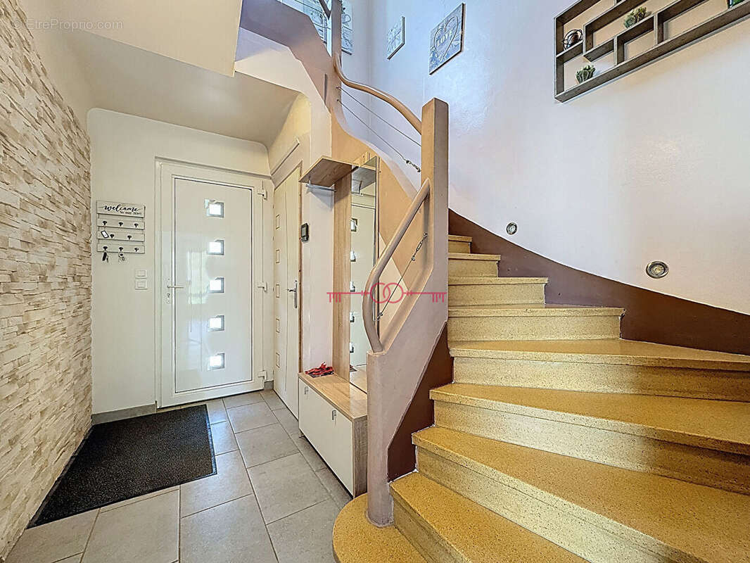 Maison à SAINTE-MENEHOULD