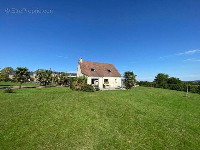 Maison à CONDE-SUR-VIRE