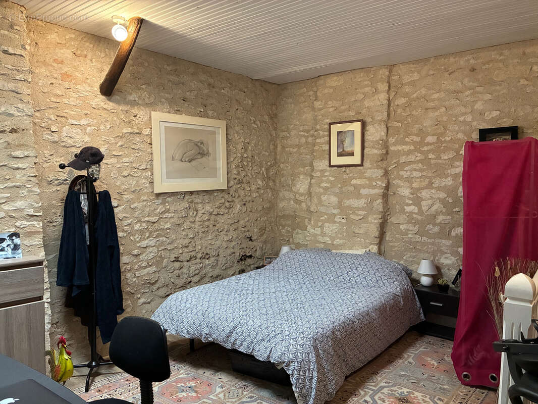 Maison à CASTELNAU-MONTRATIER