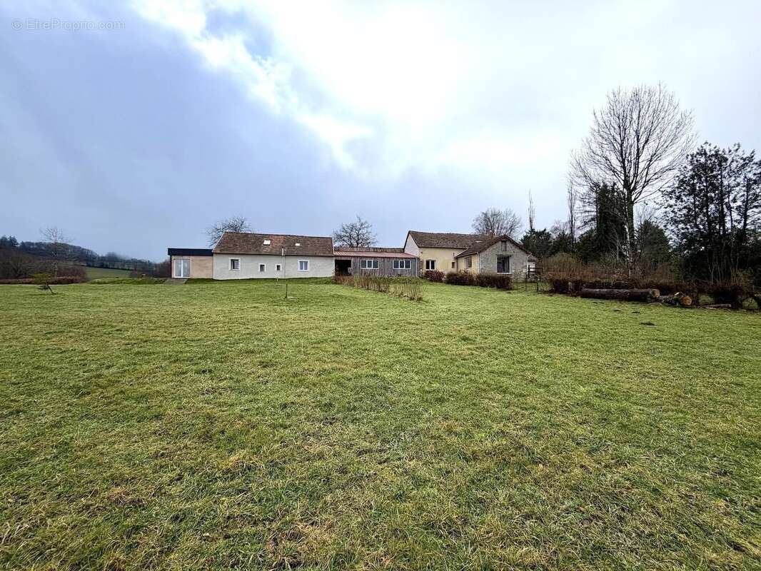 Maison à DUN-LES-PLACES