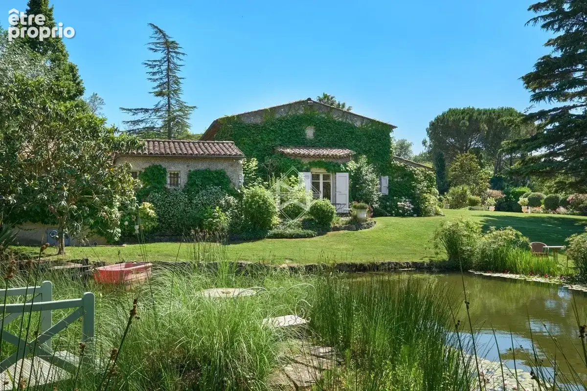 Maison à CHATEAUNEUF-GRASSE