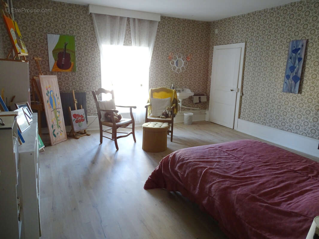 Maison à MONTIGNY-SUR-AUBE