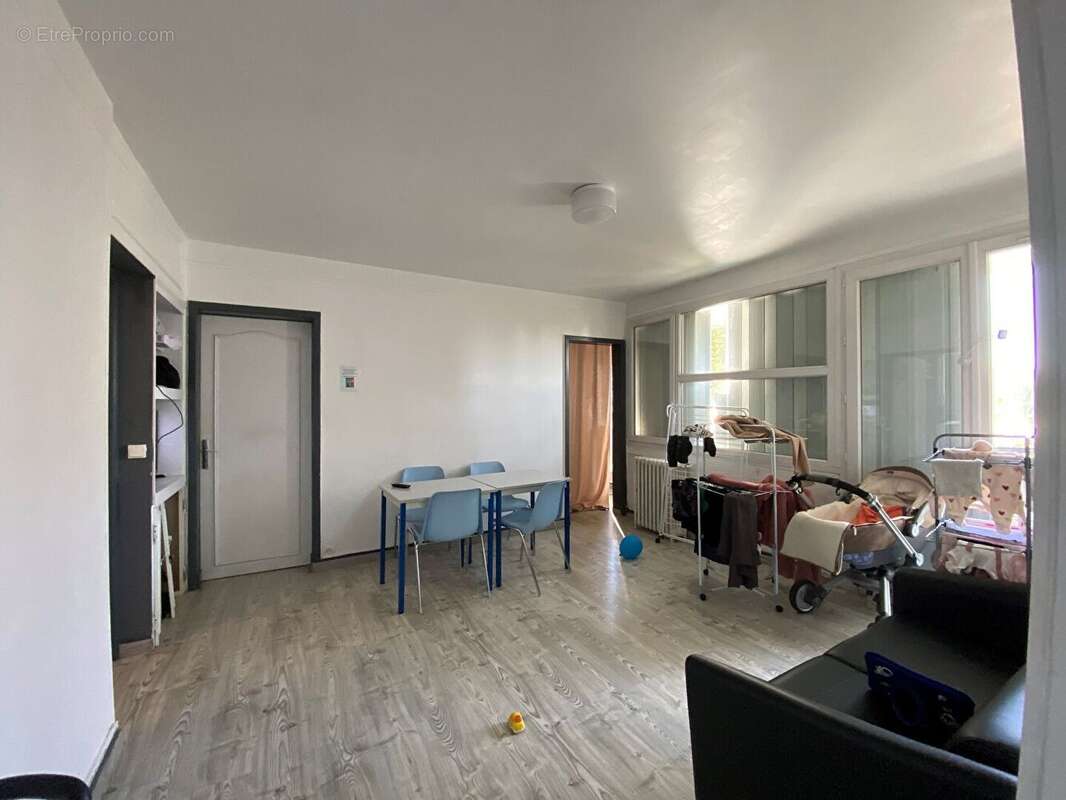 Appartement à L&#039;HAY-LES-ROSES