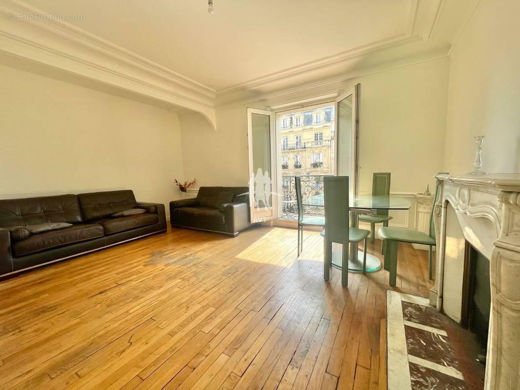 Appartement à PARIS-11E