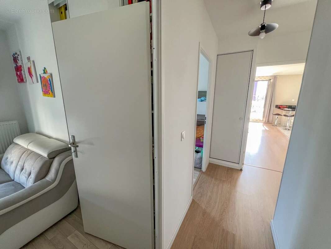 Appartement à LE MESNIL-SAINT-DENIS