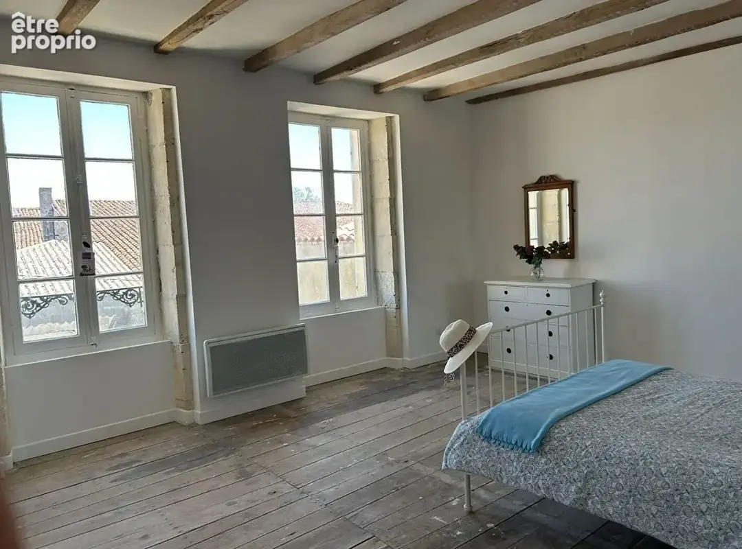 Grande maison de caractère au coeur de Néré avec jardin et dépendance - photo 6