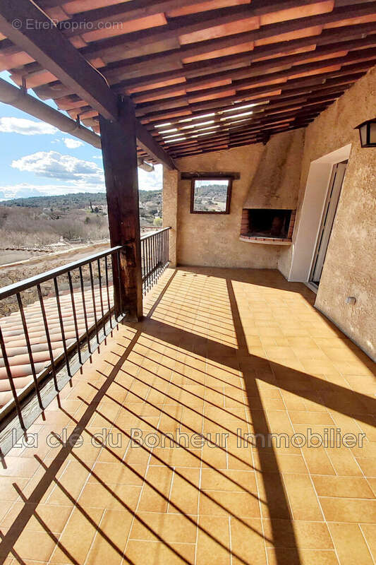 Appartement à SAINT-MARTIN-DE-BROMES