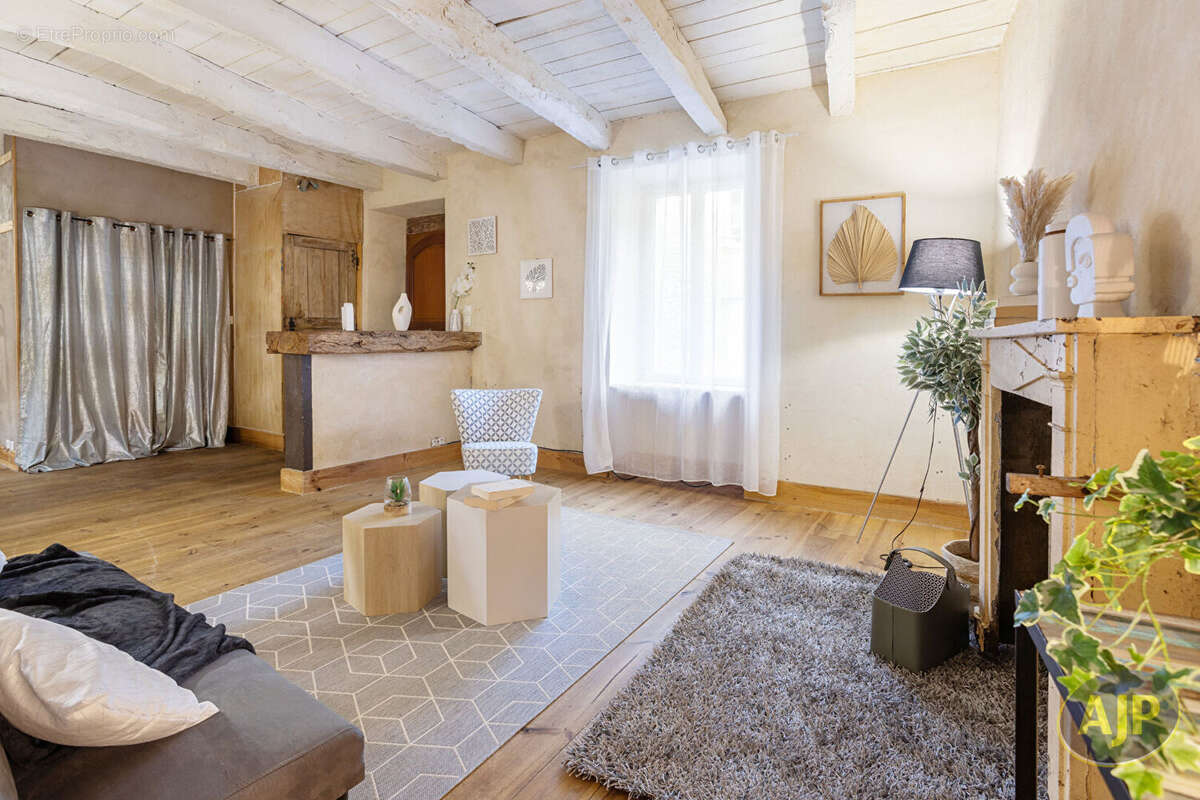 Maison à SAINT-JEAN-BREVELAY