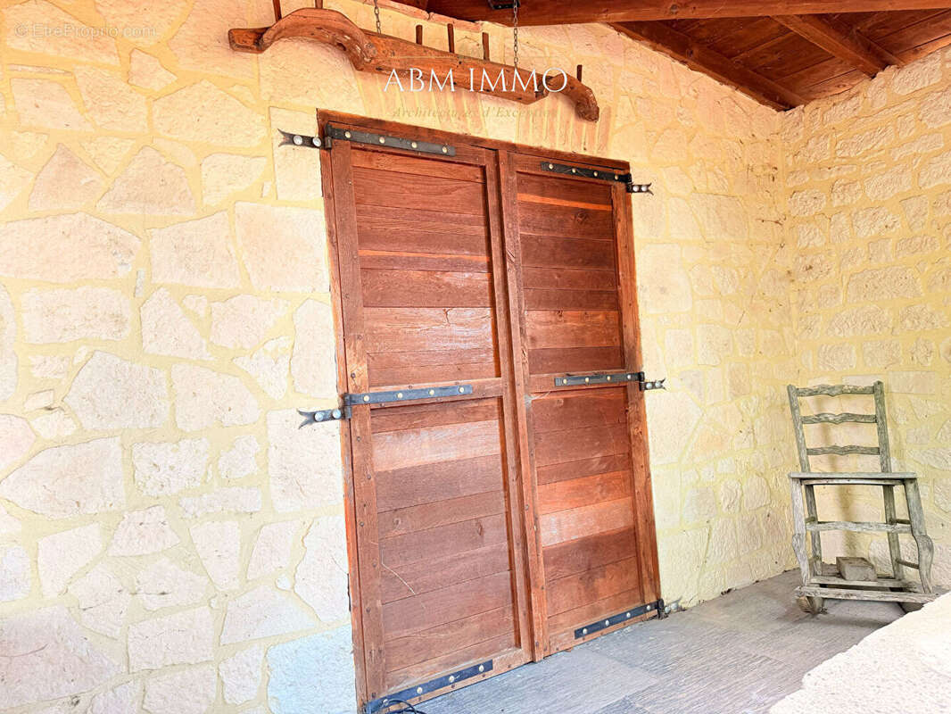 Demeure de caractère avec atelier, double garage et potentiel d'agrandissement - photo 4