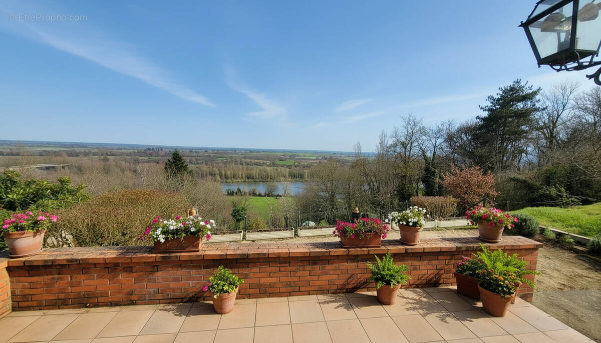 Maison à CHATEL-DE-NEUVRE