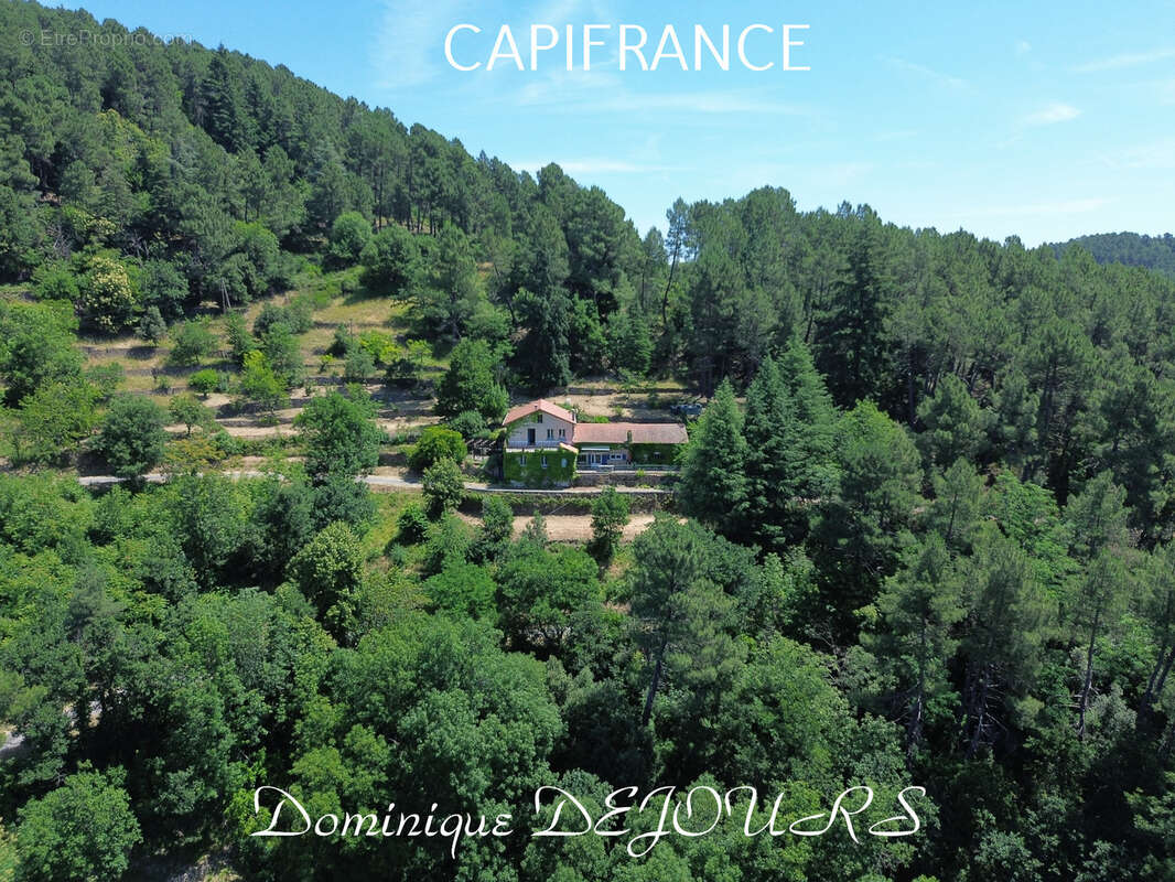 Nichée au cœur de la nature, sans vis-à-vis et avec une vue remarquable, grande maison de 7 (voir 8) chambres et de belles terra - photo 32