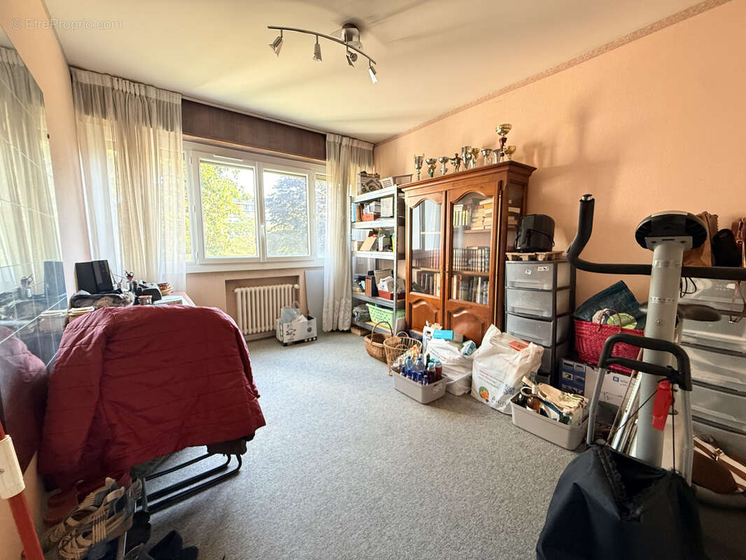 HIDRI IMMO PLUS vous propose en exclusivité un appartement T4 avec balcon, loggia et cave à Échirolles - photo 6