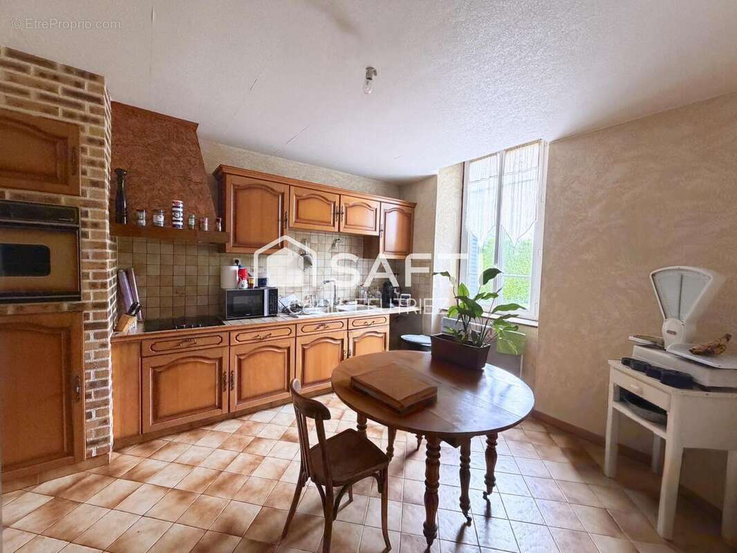 Maison 134 m² à Espagnac  - photo 4
