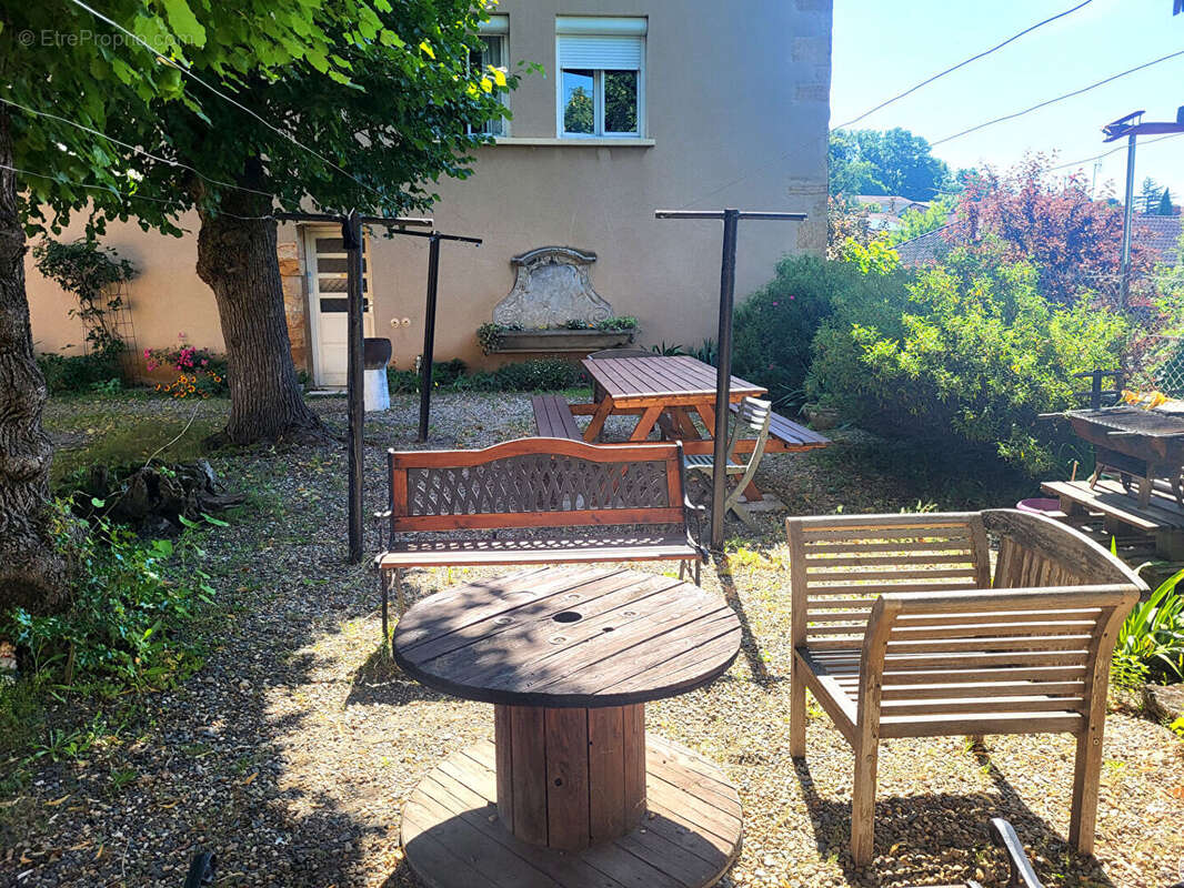 Appartement à NEUVILLE-SUR-SAONE