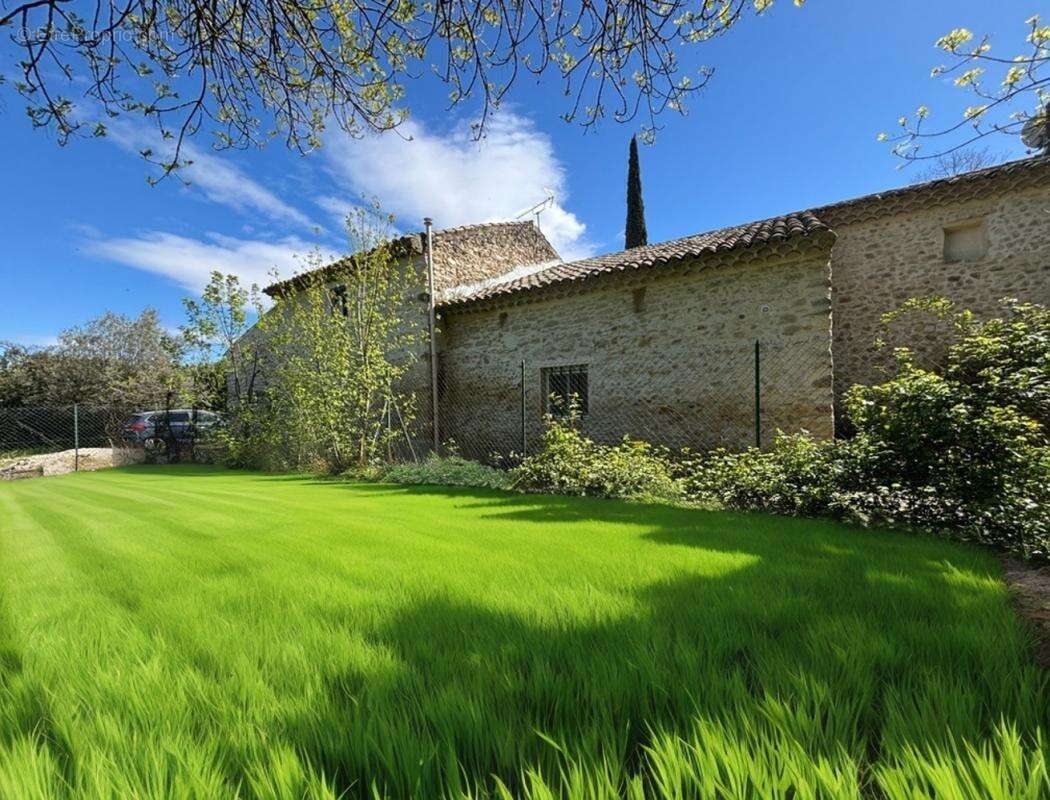 Maison à CADEROUSSE