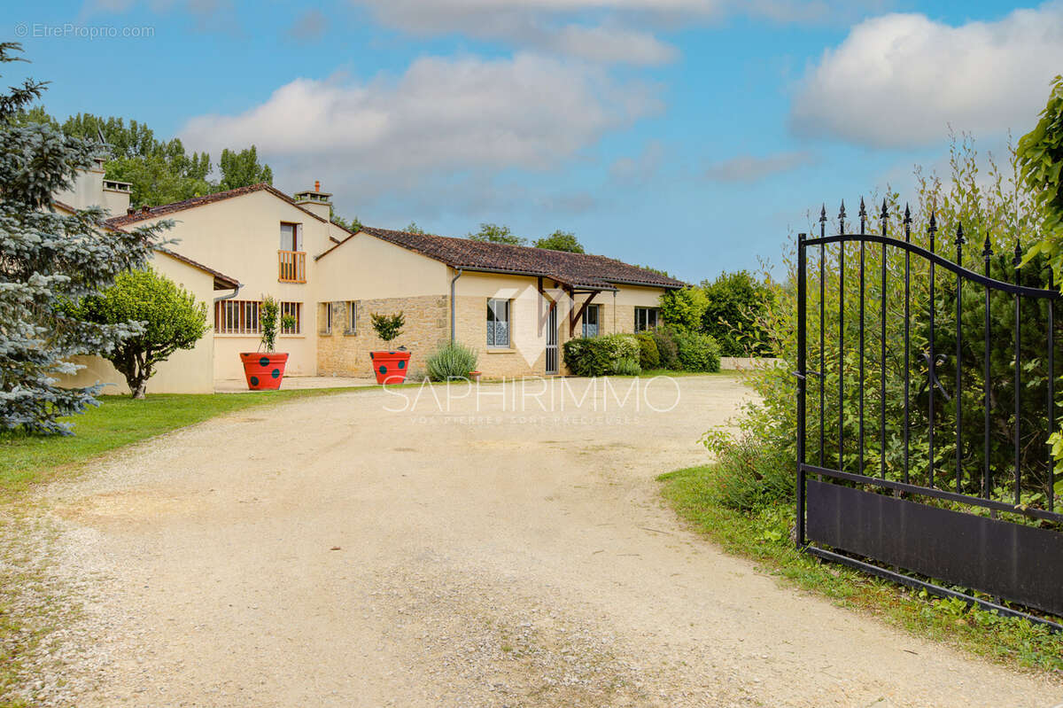 Maison à CHERVEIX-CUBAS