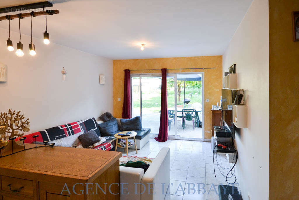 Maison à BRIVES-SUR-CHARENTE