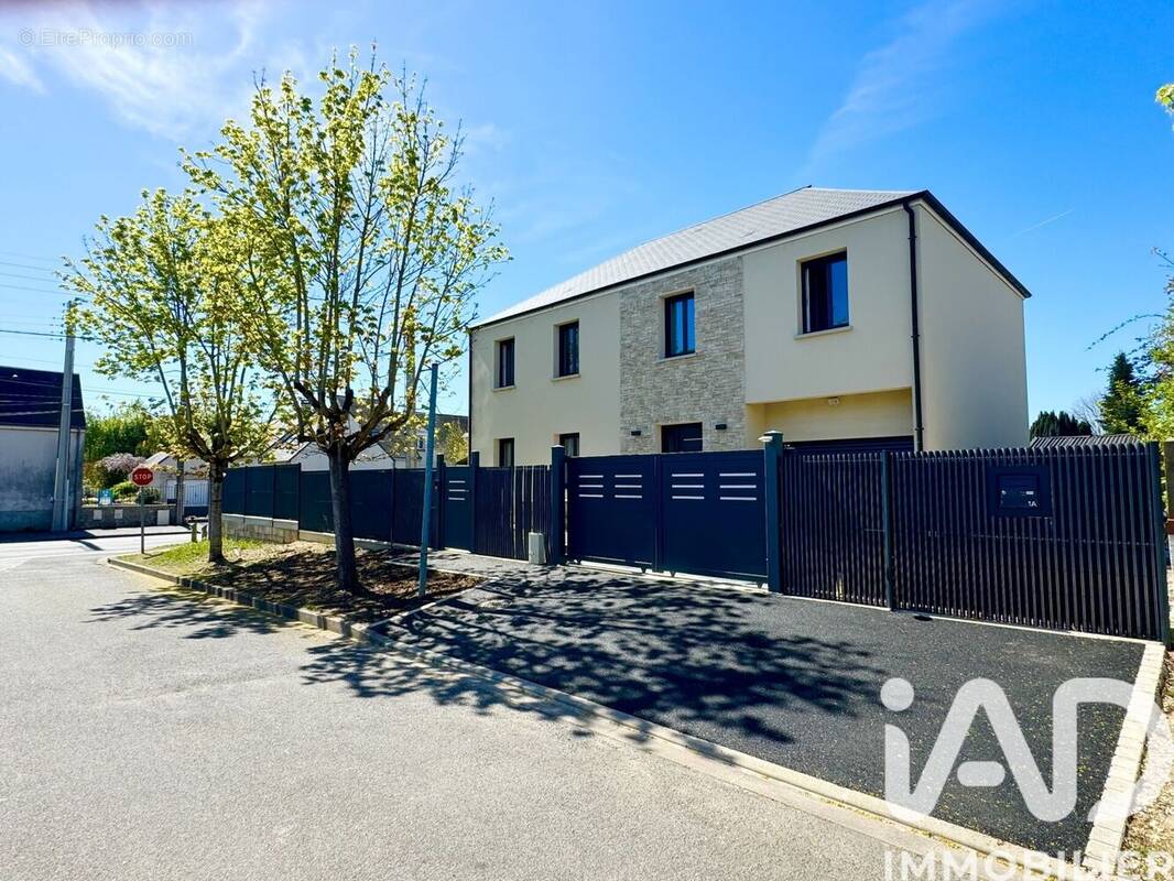 Photo 1 - Maison à SAINT-PRYVE-SAINT-MESMIN