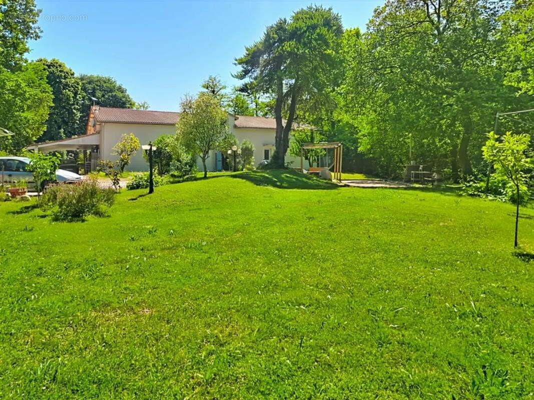 Maison à CHATEAUNEUF-SUR-ISERE