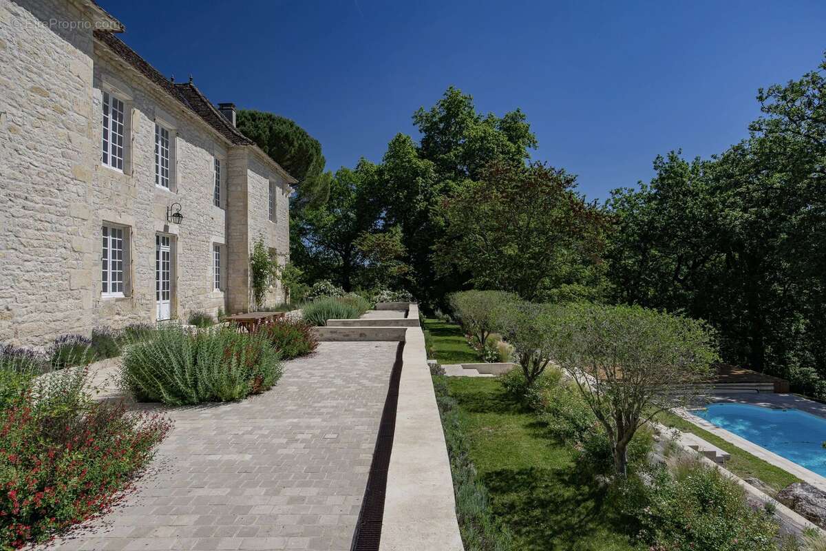 Maison à MONTCUQ