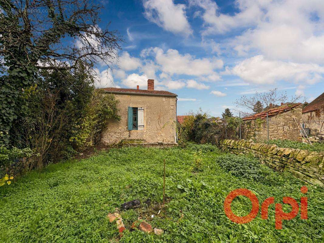 Maison à BRUERE-ALLICHAMPS