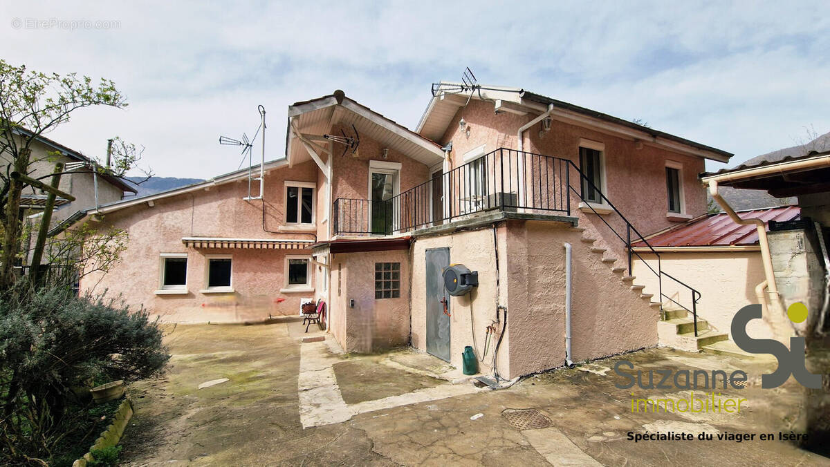 Maison à SAINT-EGREVE