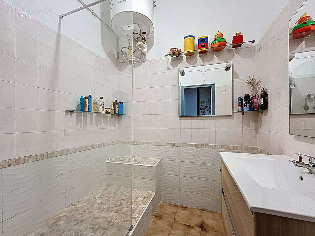 Appartement à MARSEILLE-6E