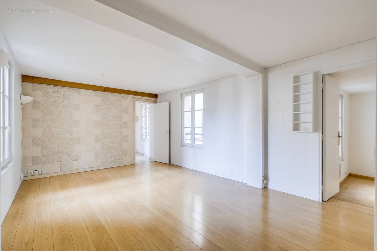 Appartement à PARIS-3E