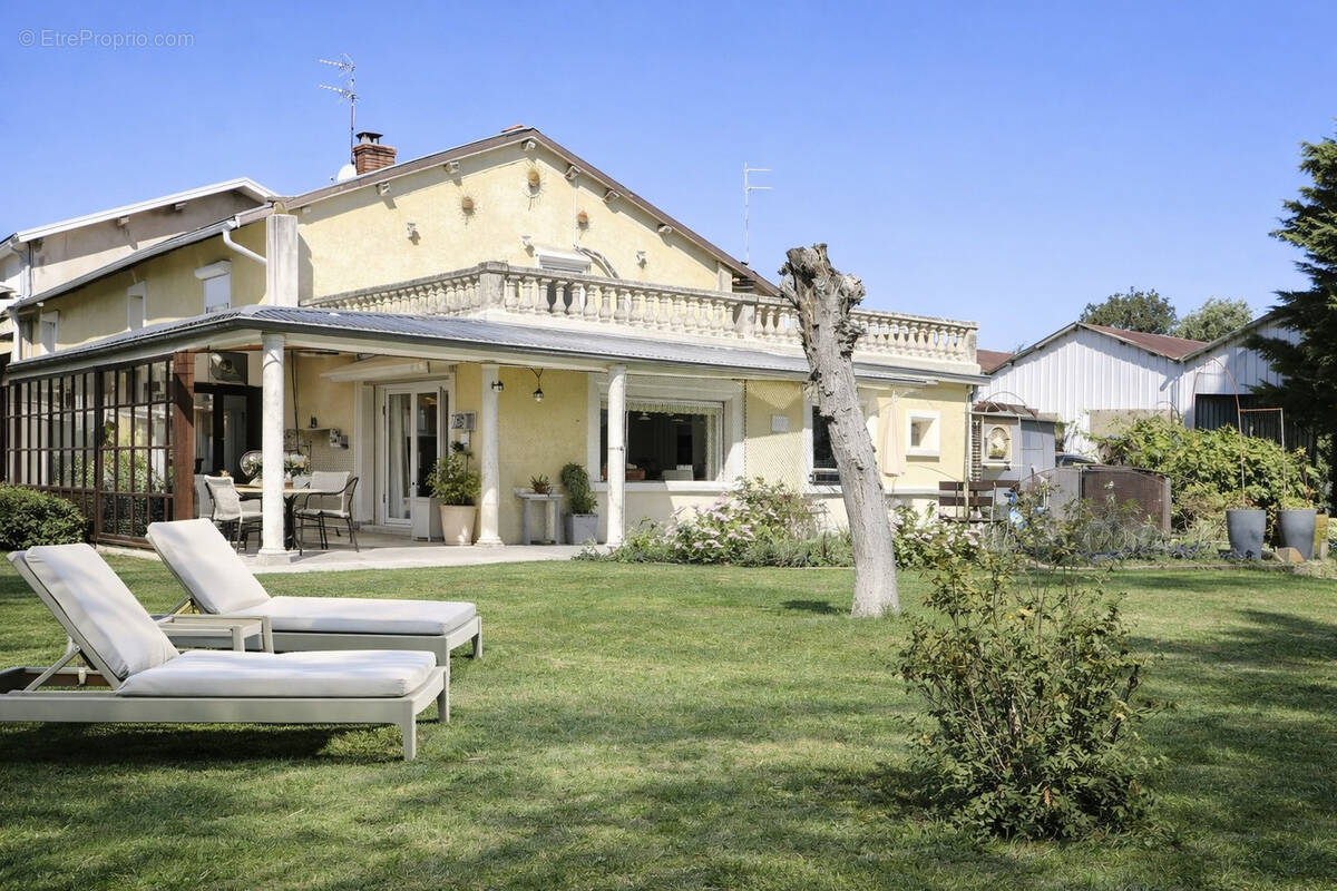 Maison à MONTLUEL