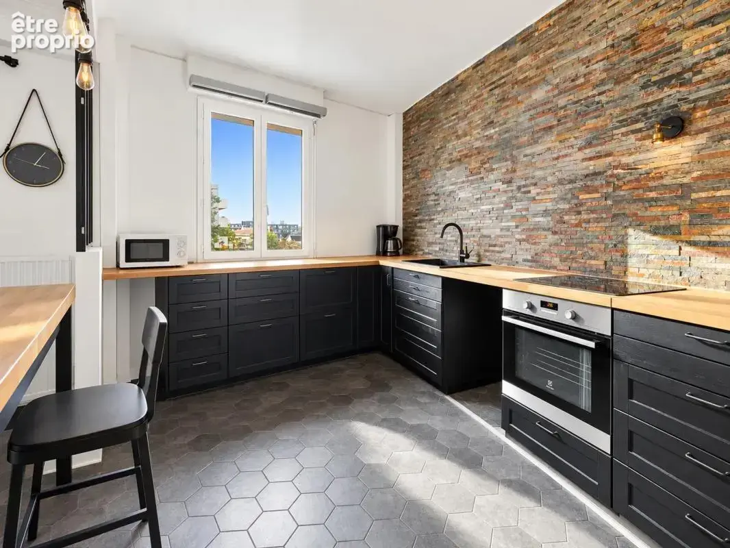 Courbevoie – Bécon-les-Bruyères – 4 pièces de 105 m² avec balcon filant, box et cave - photo 4