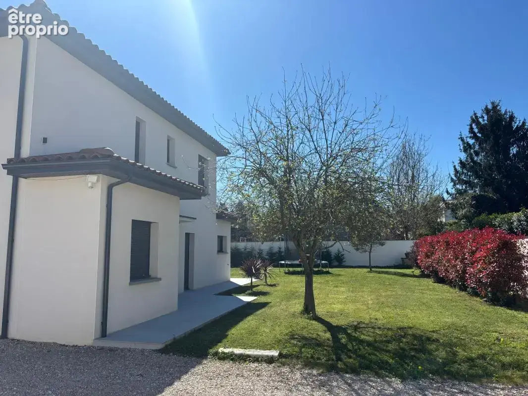 Photo Maison à Cailloux-Sur-Fontaines au prix de 779 000€