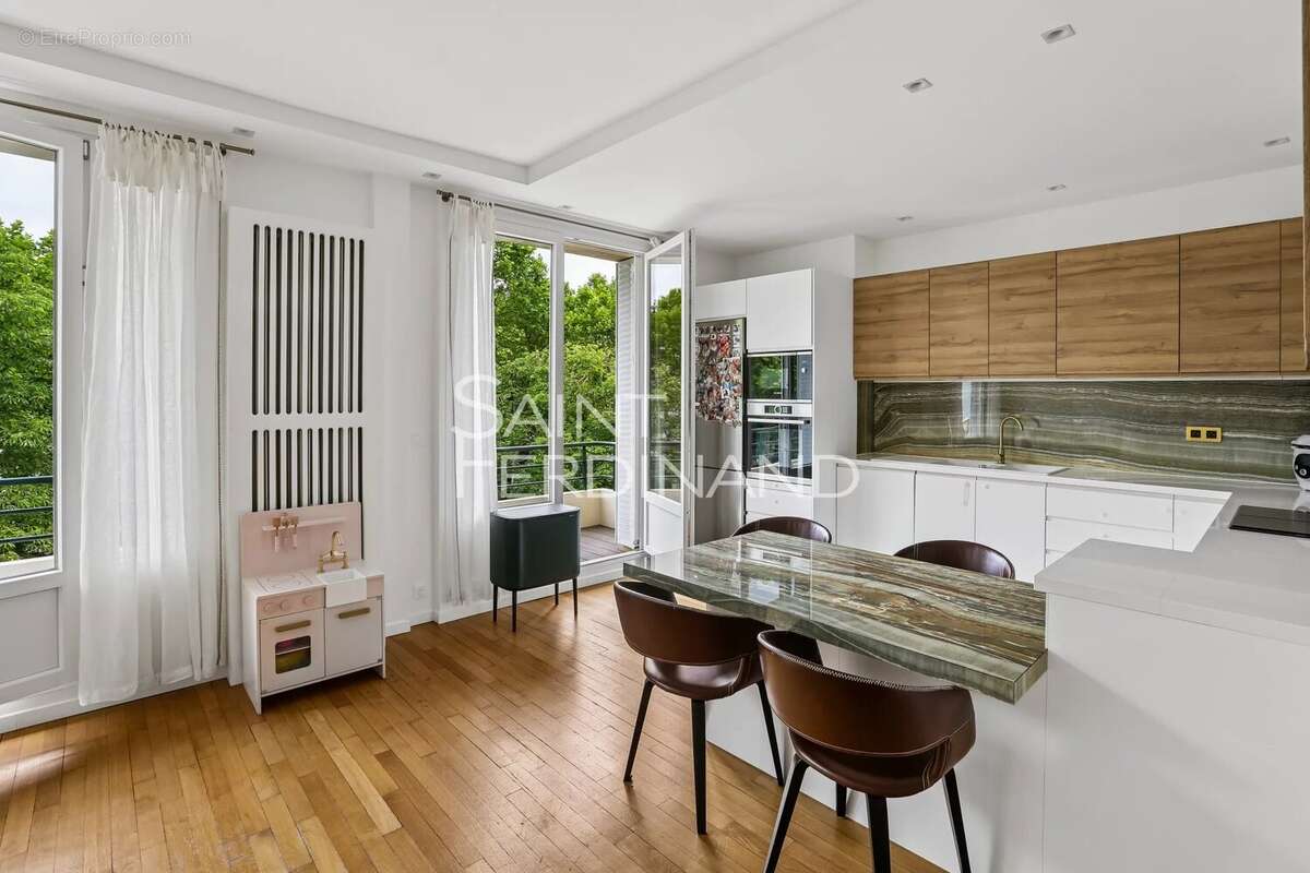Appartement à NEUILLY-SUR-SEINE