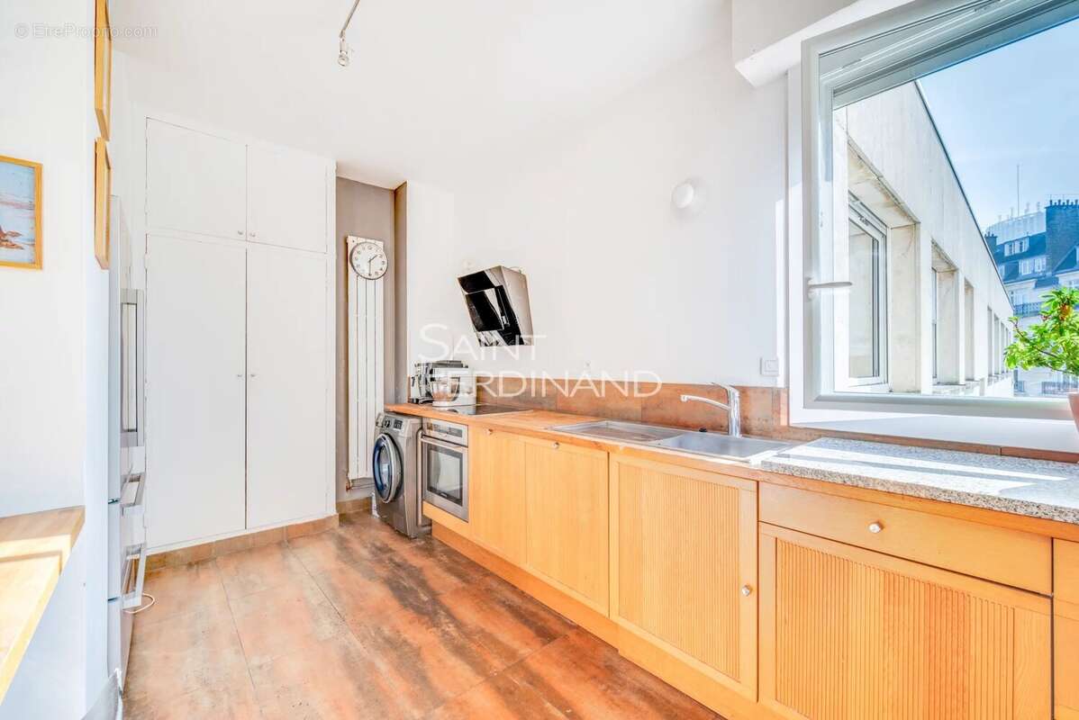 Appartement à NEUILLY-SUR-SEINE