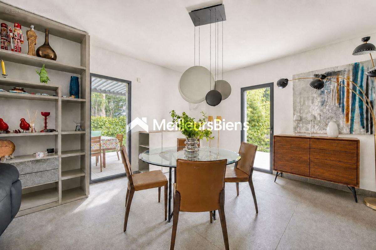 AMANCY - Belle maison familiale de 151m2 avec piscine - 4 chambres - photo 4