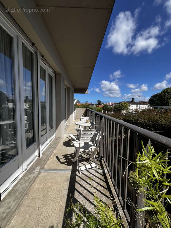 Bayonne Marracq   T3/4 avec balcon,cave et box dans un cadre verdoyant - photo 2