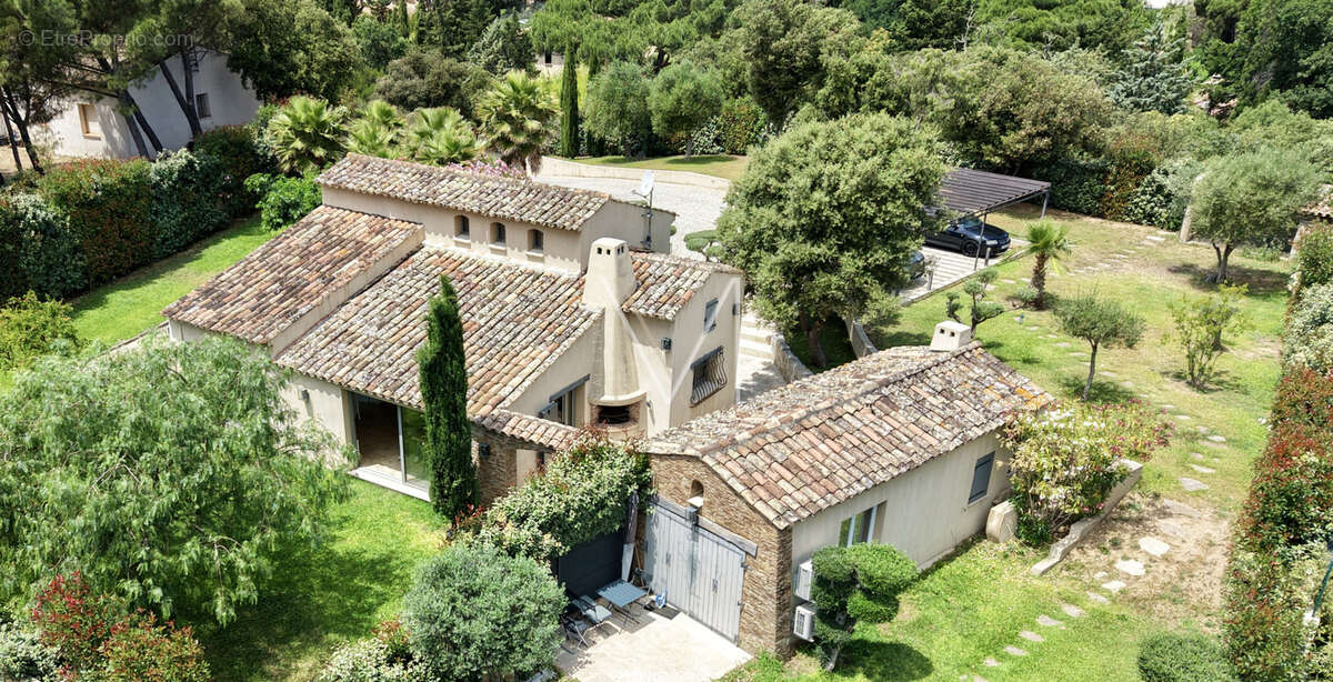 Maison à PLAN-DE-LA-TOUR