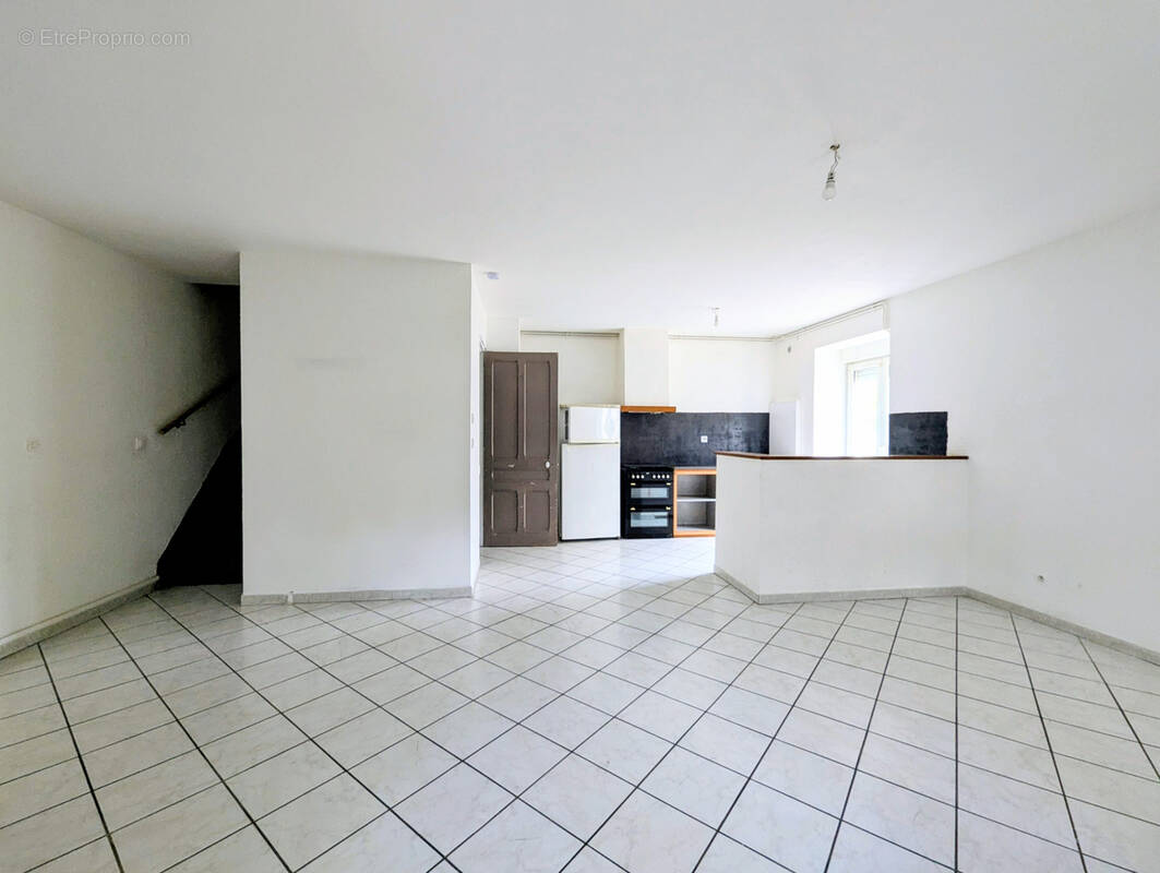 Maison à NIVOLAS-VERMELLE