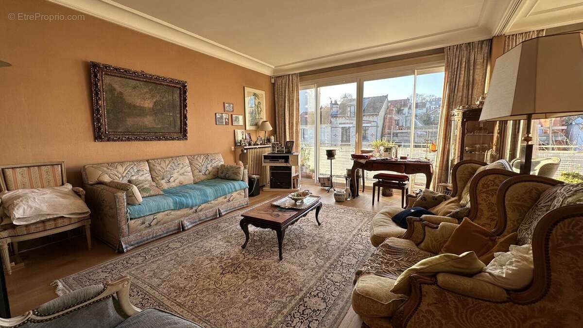 Appartement à SURESNES