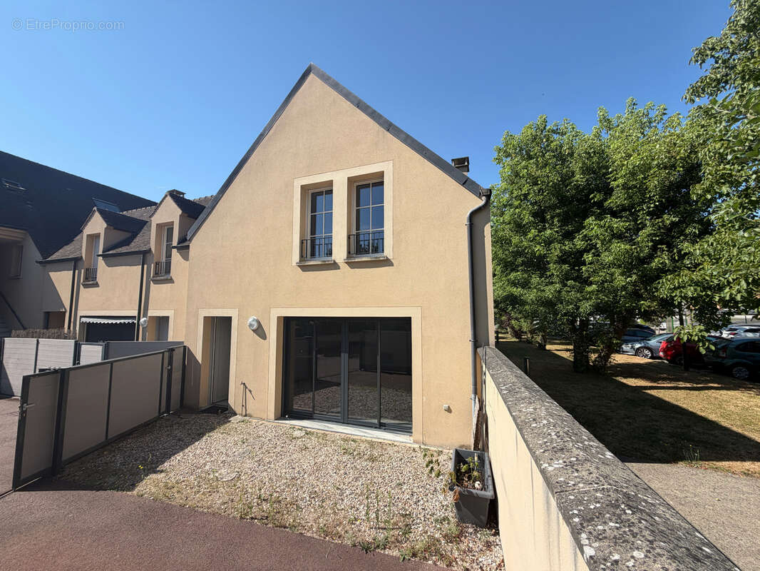 Maison à HOUDAN