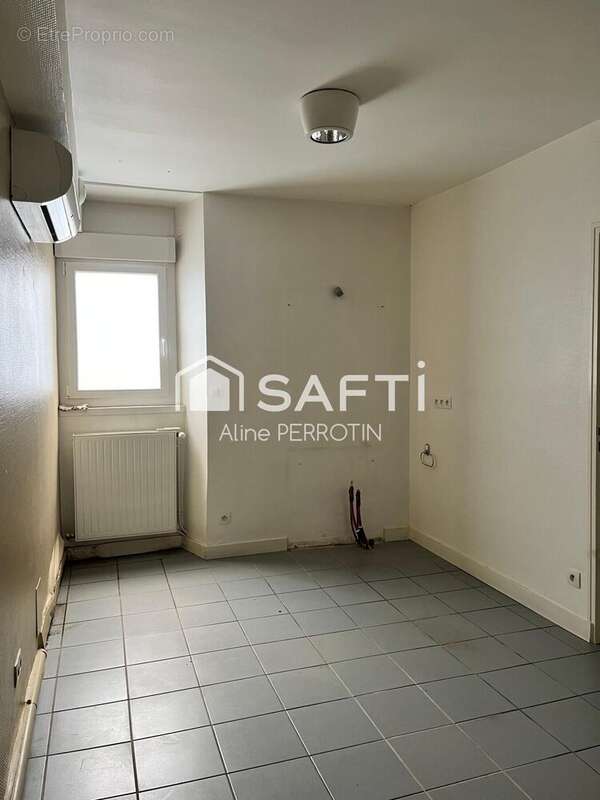 Photo 3 - Commerce à SABLE-SUR-SARTHE