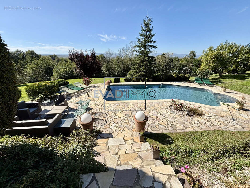 Maison à SAINT-BONNET-LES-OULES