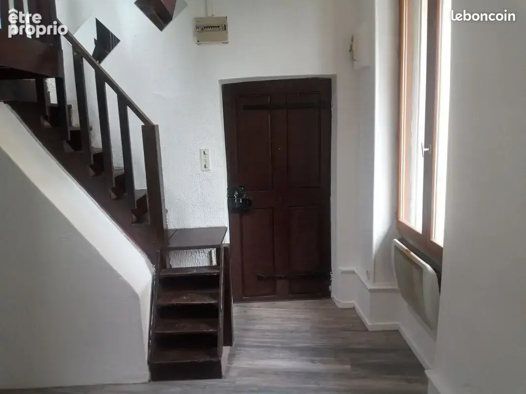 Studio loué lumineux avec mezzanine et charme ancien Centre historique de Chambéry - photo 3