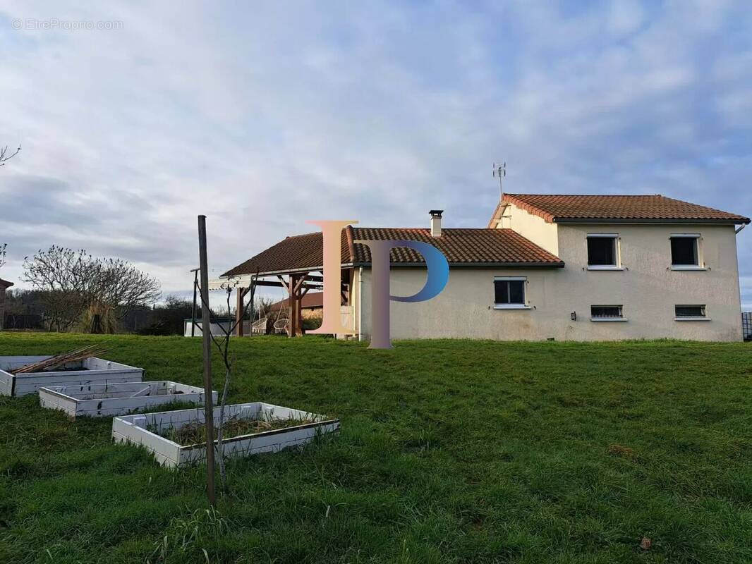 Maison à CUINZIER