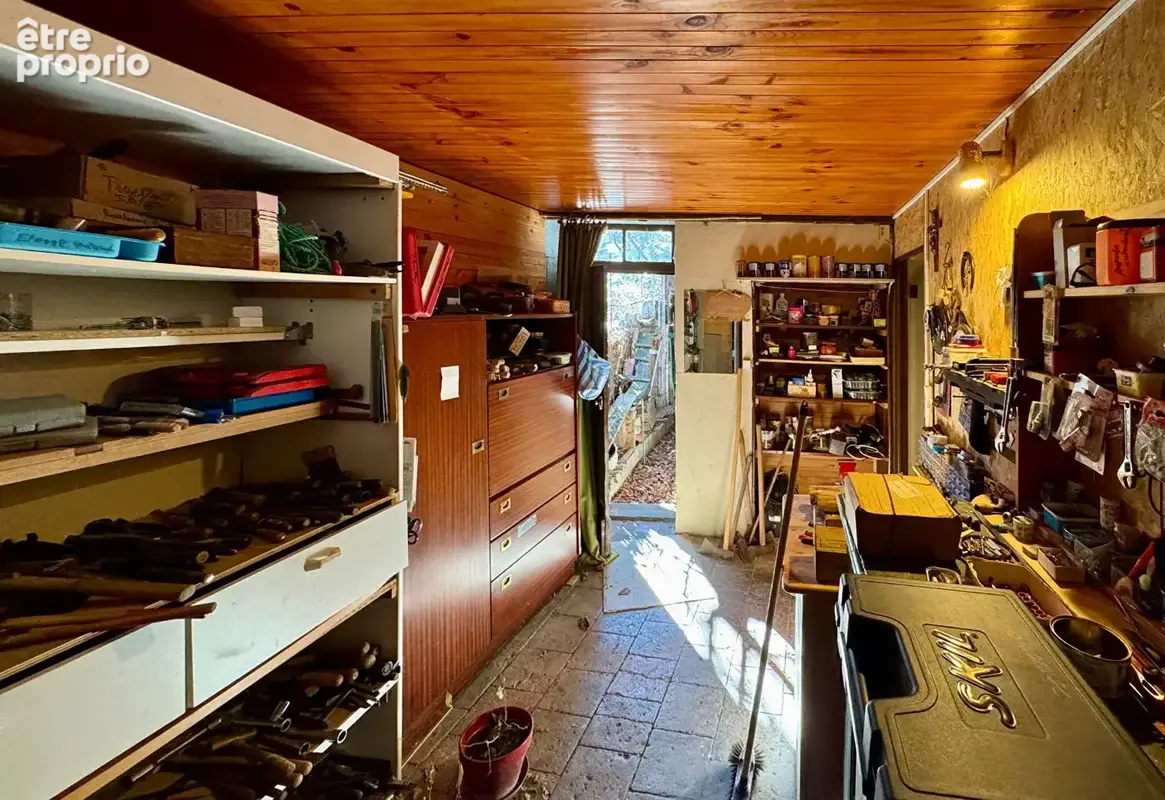 CEYRAT EN HYPER-CENTRE / Maison à fort potentiel à réhabiliter avec garage attenant ! - photo 12