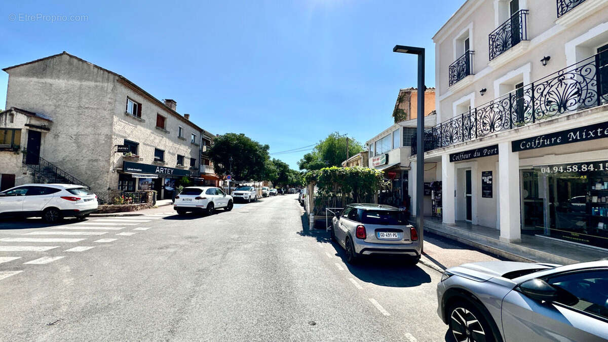 Commerce à CARQUEIRANNE