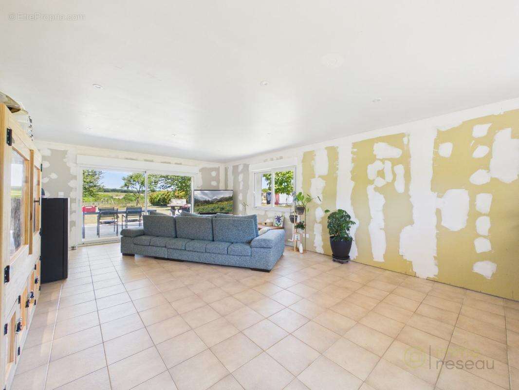 Maison 140 m² à Saint-Martial-De-Mirambeau  - photo 3