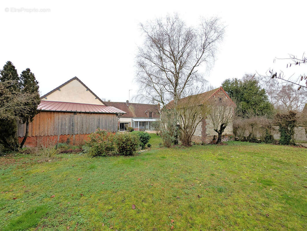 Maison à AILLANT-SUR-THOLON