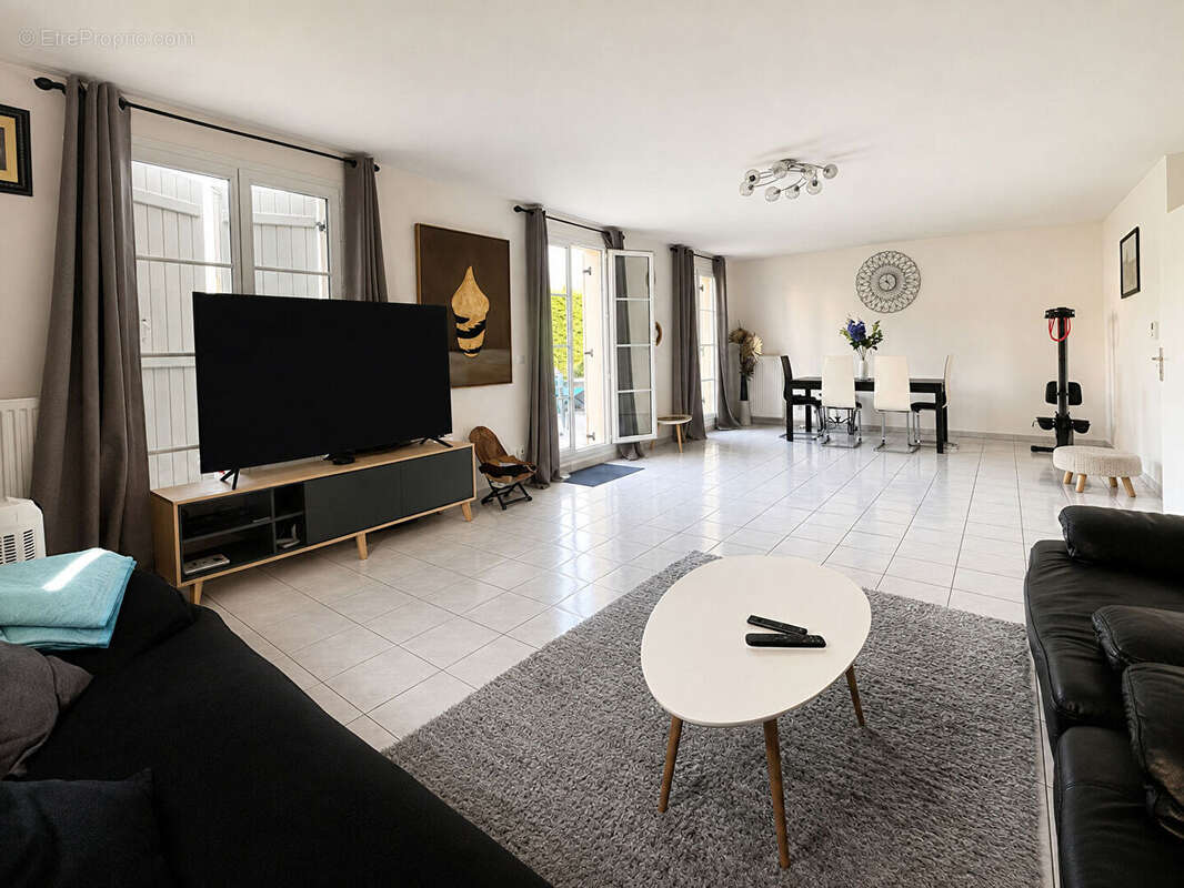 Belle maison familiale 4 chambres avec double garage - quartier agréable, résidentiel ! - photo 2